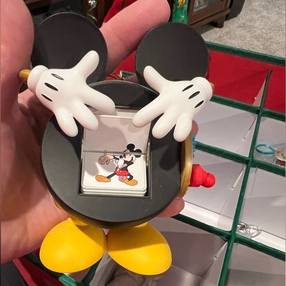Mickey Mouse Christmas Ornament Hallmark 2009 figurine reel RARE - Picture 3 of 3